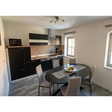 Elbquartier Mit Balkon & Parkplatz In פירנה